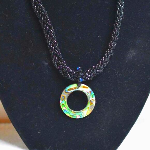 Elegant Black Braided Beads Abalone Pendant Like New Choker Necklace - Picture 1 of 3